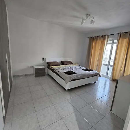 Beautiful Two Bedroom In Center Of Qawra דירה סיינט פול ביי