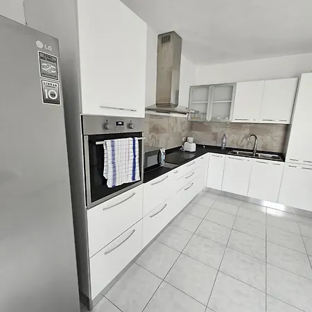 Beautiful Two Bedroom In Center Of Qawra