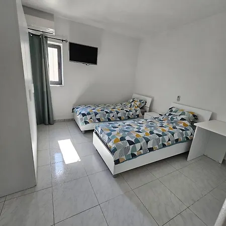 Beautiful Two Bedroom In Center Of Qawra
