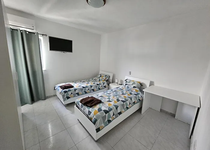 Beautiful Two Bedroom In Center Of Qawra Apartman San Pawl il-Baħar