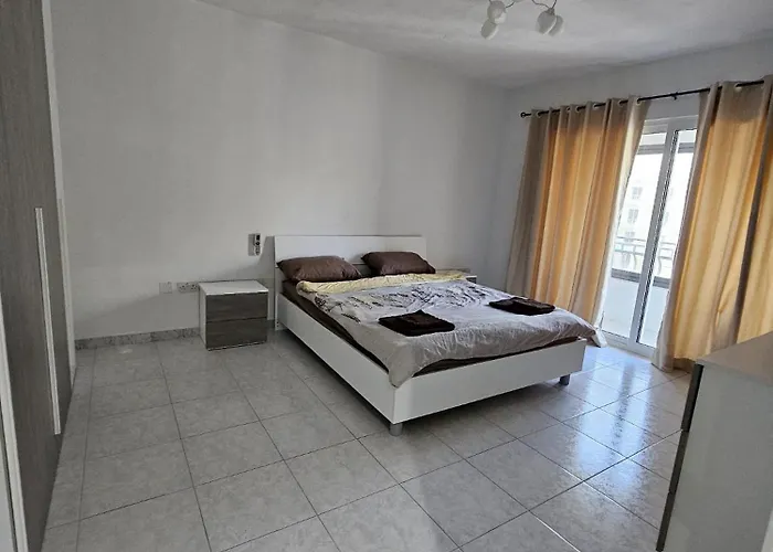 Beautiful Two Bedroom In Center Of Qawra Apartman San Pawl il-Baħar